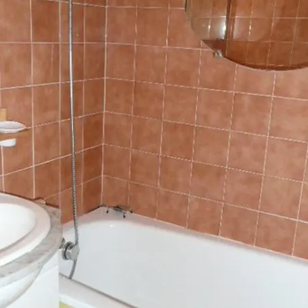 Apartment Cosy Au Pied Des Pistes Avec Parking Privatif - Fr-1-804-29 *